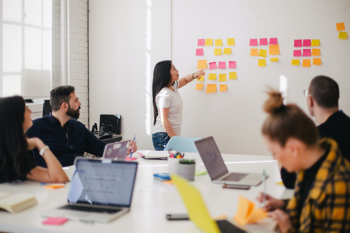 Gemeinsame Arbeit an einer digitalen Strategie
